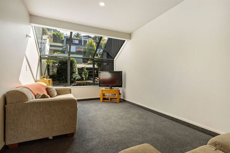 Photo of property in 18a Cameron Place, Fernhill, Queenstown, 9300