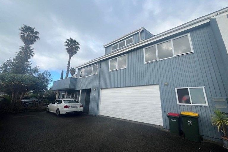 Photo of property in 49b The Esplanade, Eastern Beach, Auckland, 2012