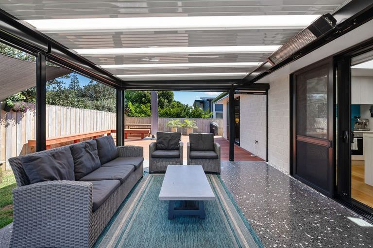 Photo of property in 24 Barbados Way, One Tree Point, 0118