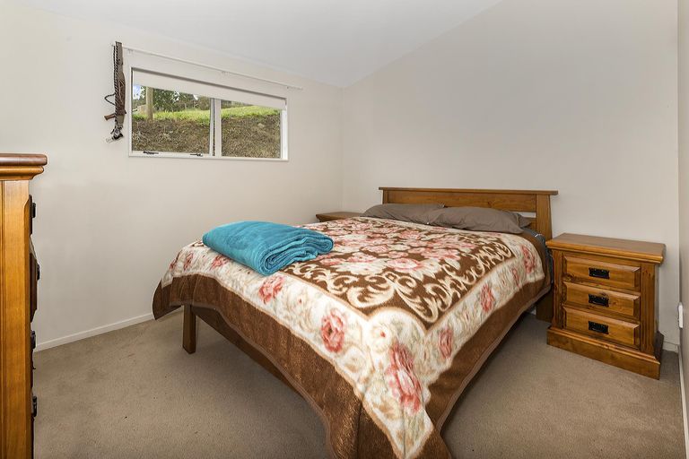 Photo of property in 21 Clifford Road, Pukekohe, 2678