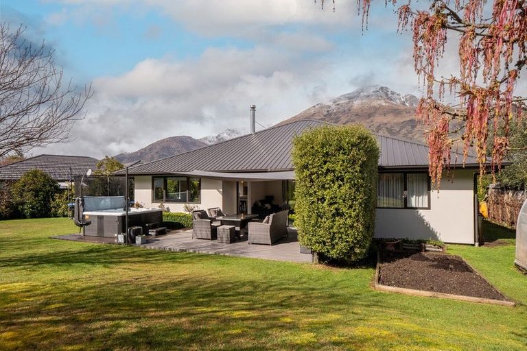 Photo of property in 9 Oxfordshire Avenue, Lower Shotover, Queenstown, 9304