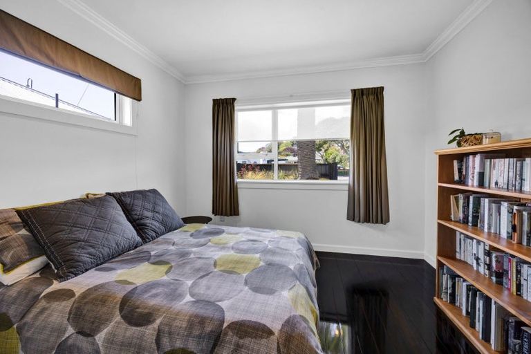 Photo of property in 290 Devon Street West, New Plymouth, 4310