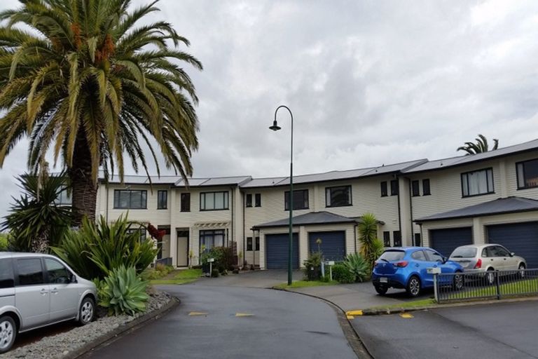 Photo of property in 65/2 Armoy Drive, East Tamaki, Auckland, 2016
