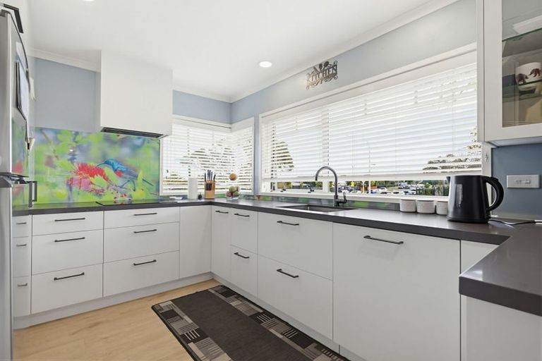 Photo of property in 79 Riverton Drive, Randwick Park, Auckland, 2105