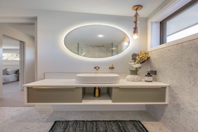 Photo of property in 18 Fenton Avenue, Wanaka, 9305