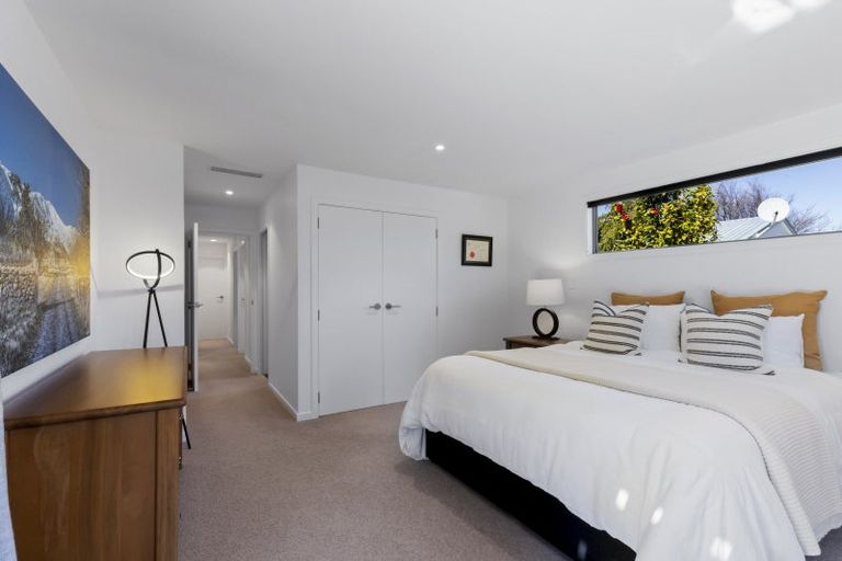 Photo of property in 5 Cedar Drive, Kelvin Heights, Queenstown, 9300