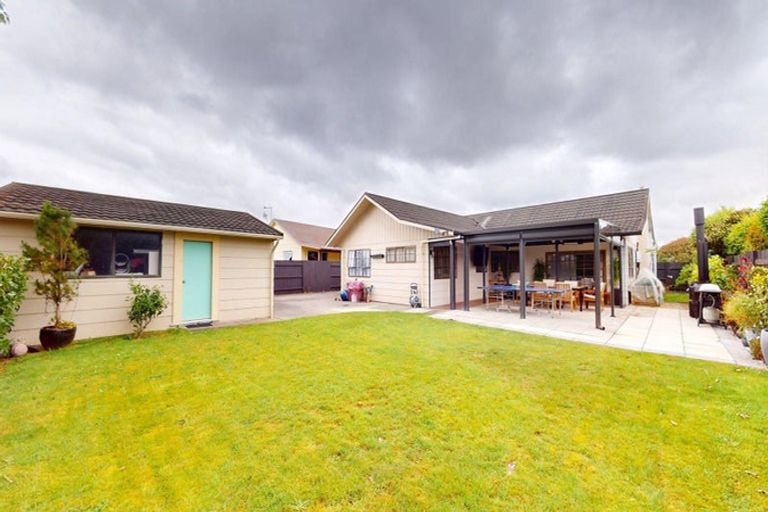 Photo of property in 12 Grange Place, Milson, Palmerston North, 4414
