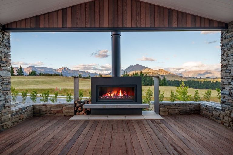 Photo of property in 30 Carrickmore Crescent, Wanaka, 9305