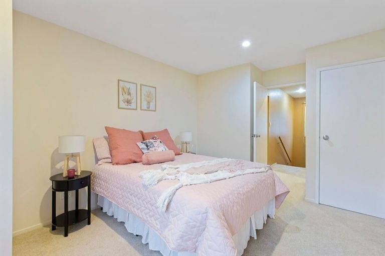 Photo of property in 28 Parkwood Crescent, Gulf Harbour, Whangaparaoa, 0930