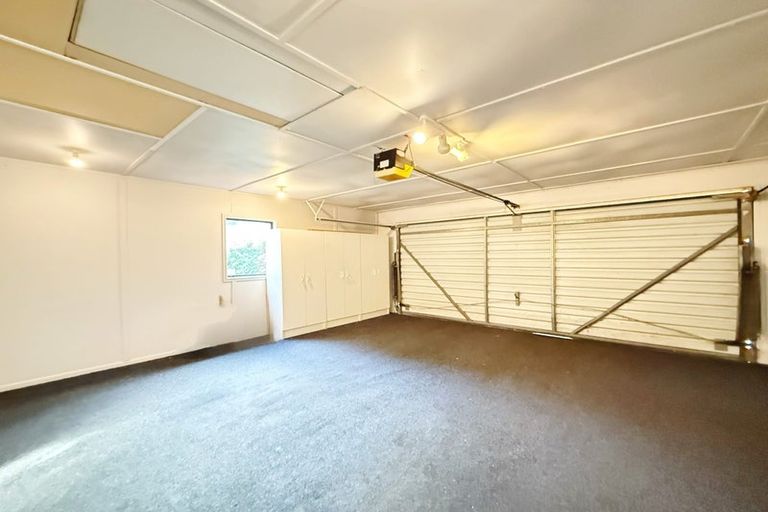 Photo of property in 2/252 East Coast Road, Forrest Hill, Auckland, 0620
