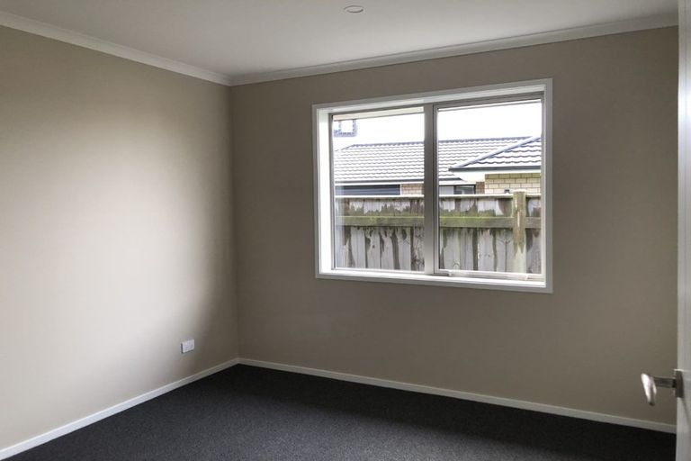 Photo of property in 15 Barry Curtis Place, Levin, 5510