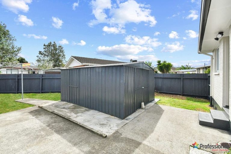 Photo of property in 34 Convair Crescent, Mangere, Auckland, 2022