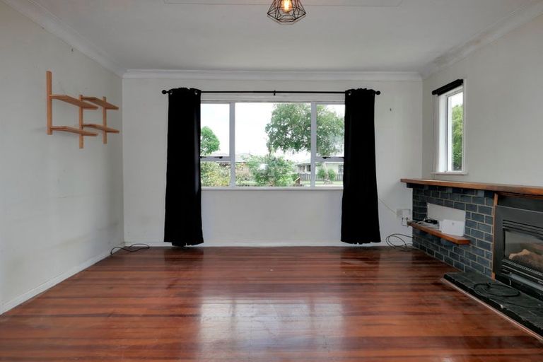 Photo of property in 166 Queen Street West, Levin, 5510