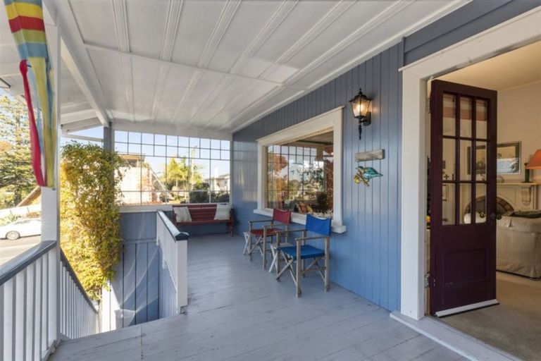 Photo of property in 6 Old Lake Road, Narrow Neck, Auckland, 0624