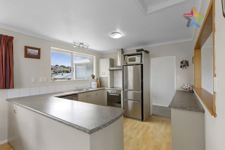 Photo of property in 6 Peach Tree Grove, Maungaraki, Lower Hutt, 5010