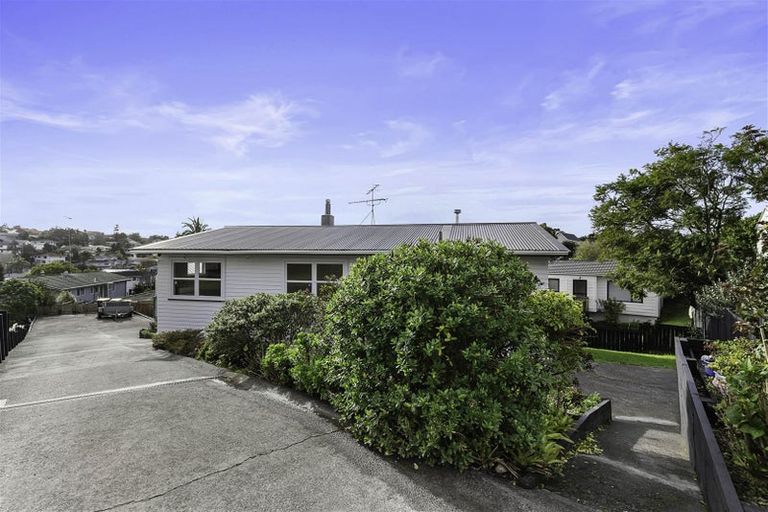 Photo of property in 1/38 Weldene Avenue, Glenfield, Auckland, 0629
