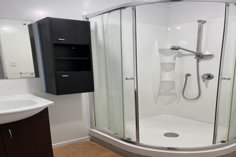 Photo of property in 233 Te Atatu Road, Te Atatu South, Auckland, 0610