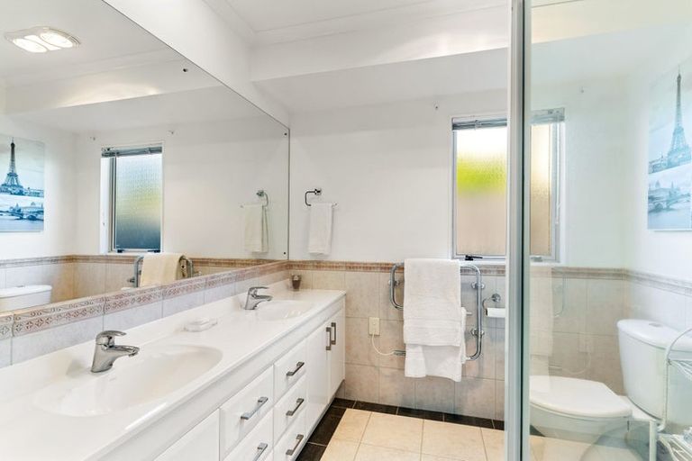 Photo of property in 1 Zara Court, Flat Bush, Auckland, 2016