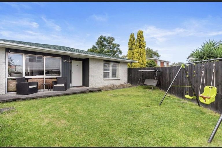 Photo of property in 2/7 Frank Evans Place, Henderson, Auckland, 0610