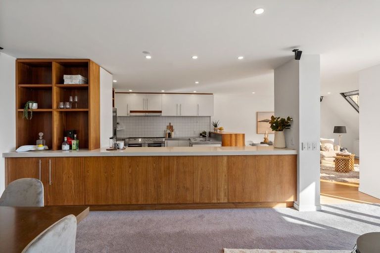 Photo of property in 2/326 Oriental Parade, Oriental Bay, Wellington, 6011