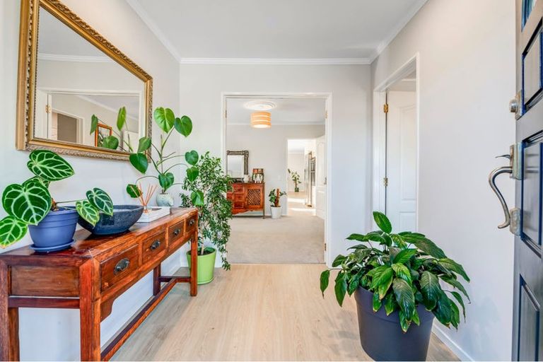 Photo of property in 19 Esther Place, Red Beach, 0932