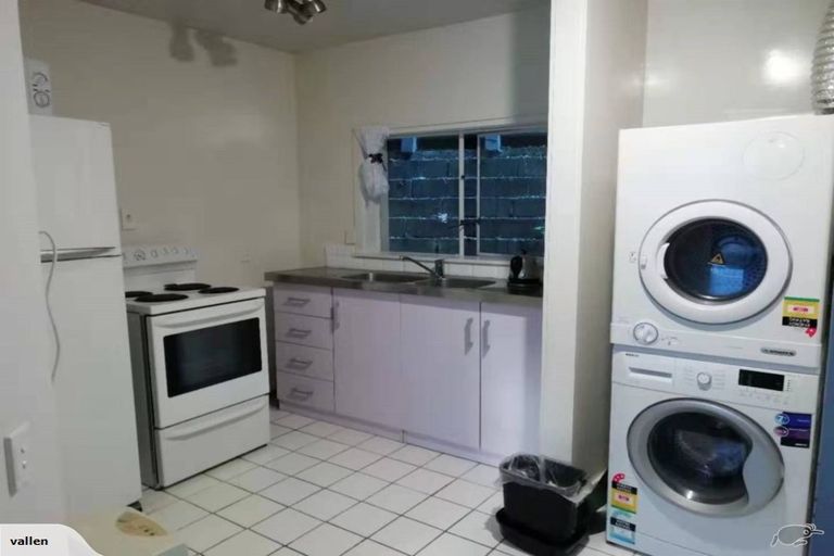 Photo of property in Parkland Flats, 2/51 Adams Terrace, Kelburn, Wellington, 6021