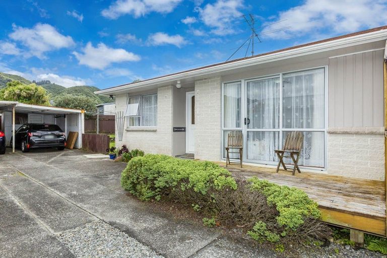 Photo of property in 9b Haylock Grove, Totara Park, Upper Hutt, 5018