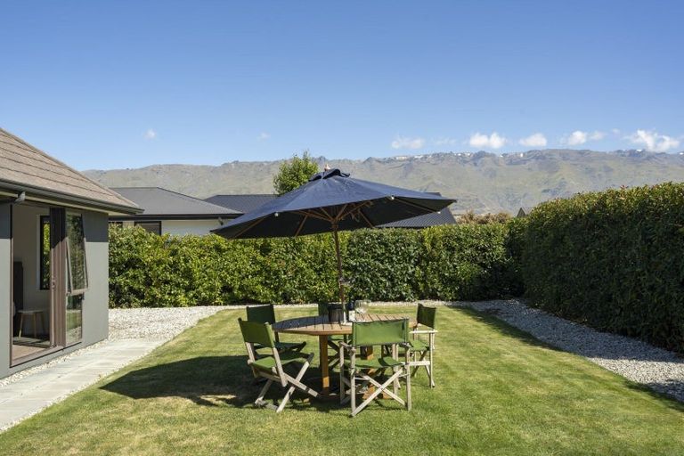 Photo of property in 21 De Bettencor Place, Mount Pisa, Cromwell, 9383