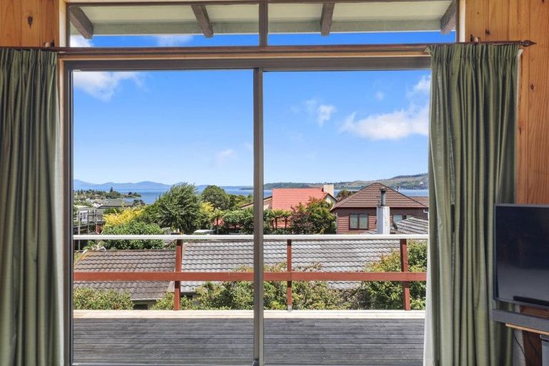 Photo of property in 50 Harvey Street, Waipahihi, Taupo, 3330