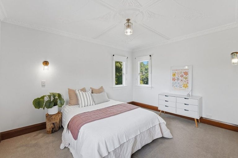 Photo of property in 6 Ridge Lane, New Plymouth, 4310