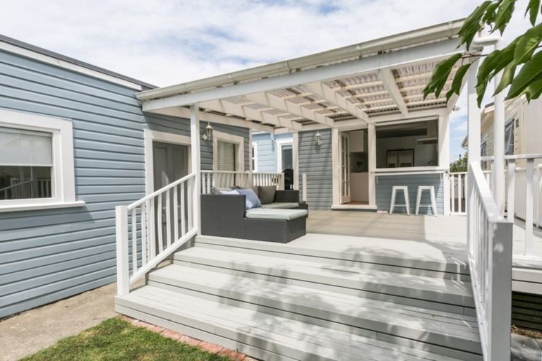 Photo of property in 137 Vigor Brown Street, Napier South, Napier, 4110