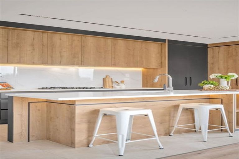 Photo of property in 30 Ballyalton Crescent, Flat Bush, Auckland, 2019