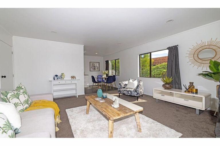Photo of property in 1/111 Lincoln Park Avenue, Massey, Auckland, 0614