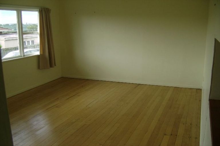 Photo of property in 79 Royal View Road, Te Atatu South, Auckland, 0610