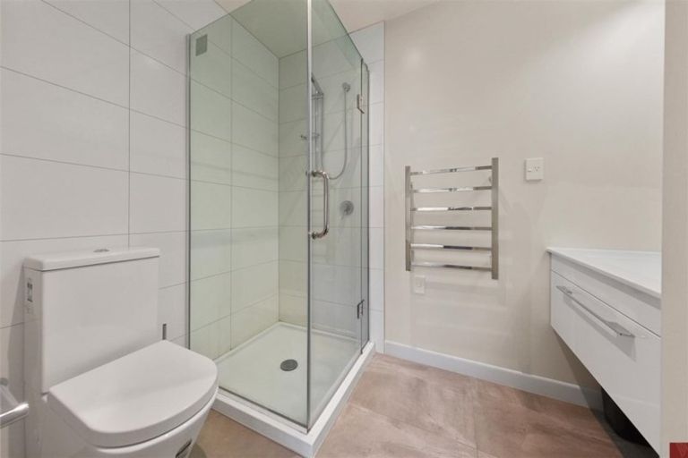 Photo of property in 10 Patiti Parade, Mangere Bridge, Auckland, 2022