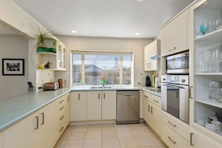 Photo of property in 3a Hadlow Place, Burnside, Christchurch, 8041