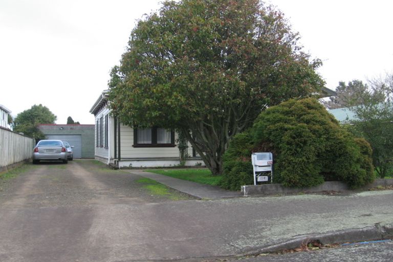 Photo of property in 124 Heretaunga Street, Palmerston North, 4414