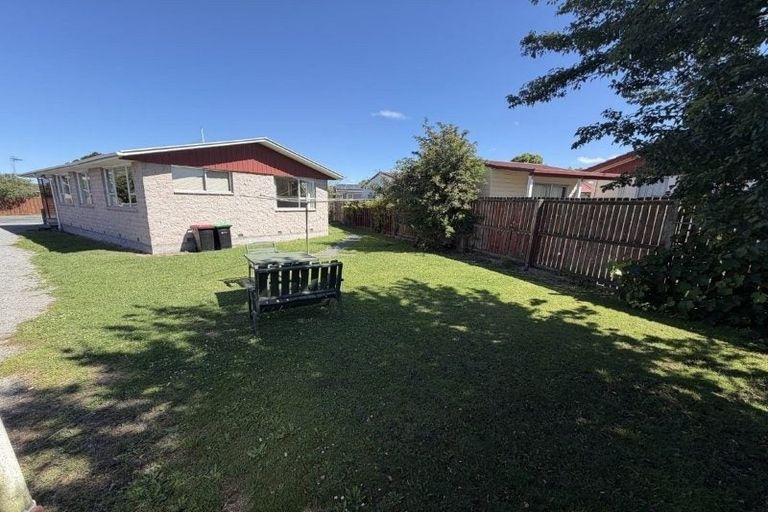 Photo of property in 12 Coates Place, Rangiora, 7400