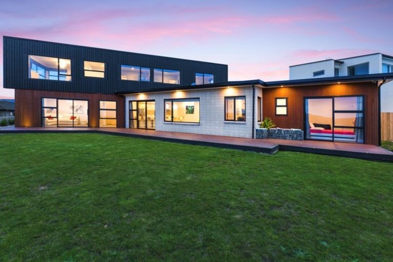 Photo of property in 131 Endeavour Drive, Whitby, Porirua, 5024