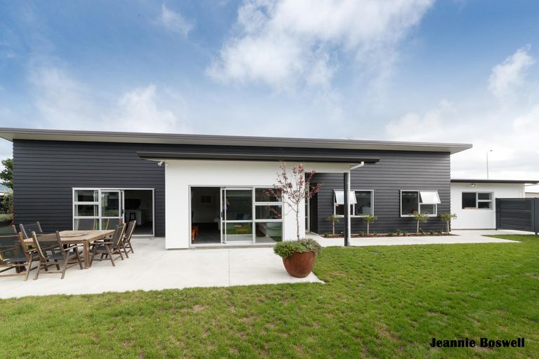 Photo of property in 7 Morocco Terrace, Kelvin Grove, Palmerston North, 4414