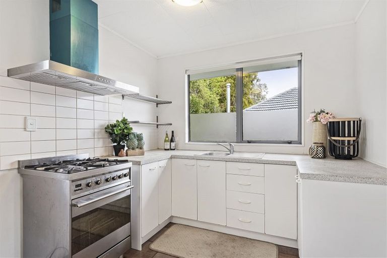 Photo of property in 1 Stephen Avenue, Henderson, Auckland, 0610