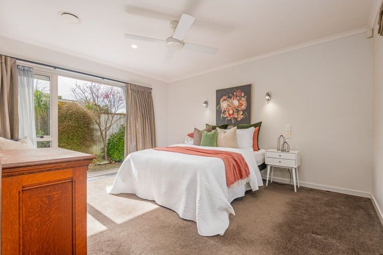 Photo of property in 12 Cloake Way, Palmerston North, 4414