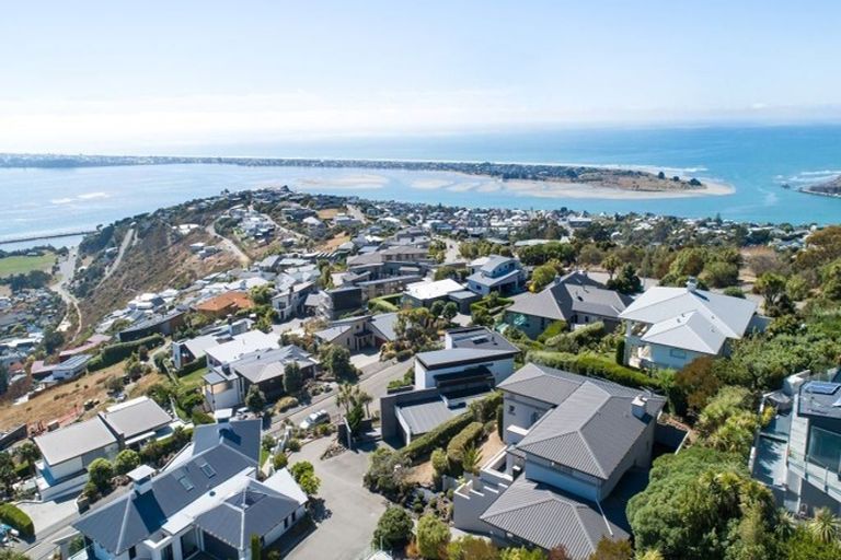 Photo of property in 2 Serenata Lane, Redcliffs, Christchurch, 8081