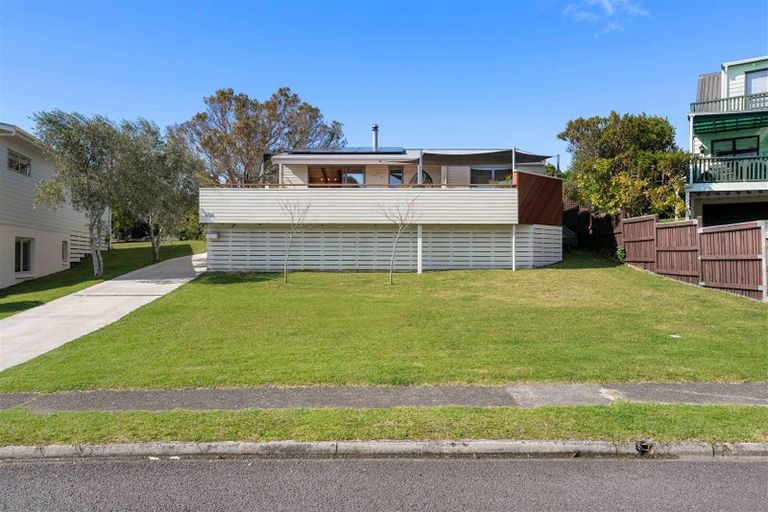 Photo of property in 206 Onemana Drive, Onemana, Whangamata, 3691