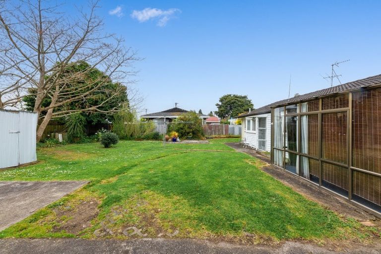 Photo of property in 2/5 Grove Road, Papakura, 2110