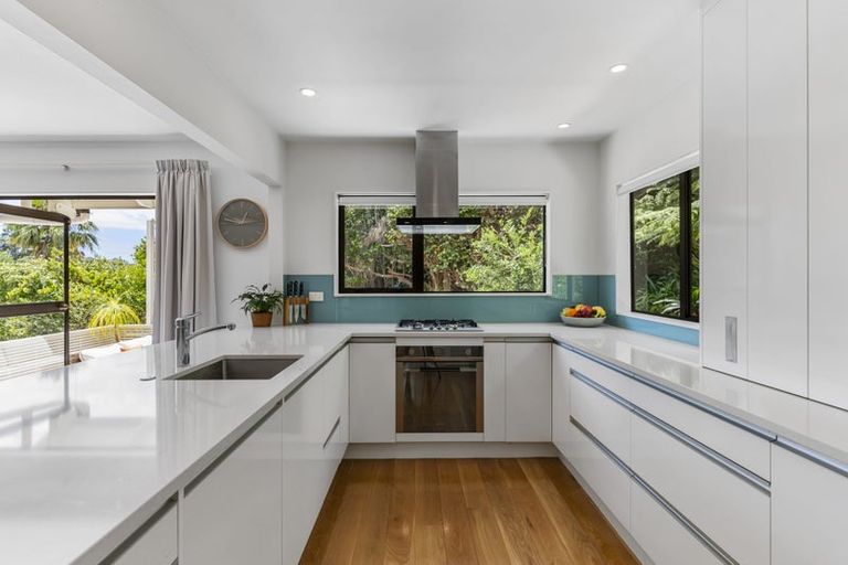 Photo of property in 5 Honeysuckle Lane, Mairangi Bay, Auckland, 0630