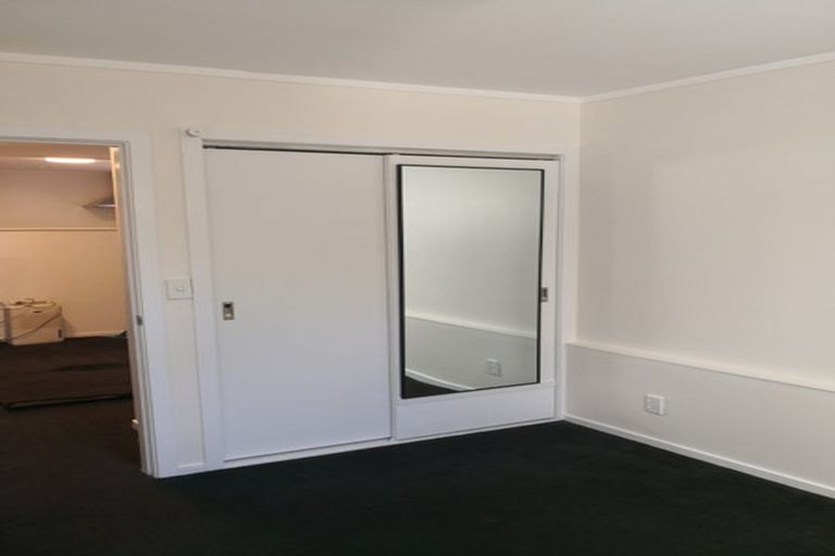 Photo of property in 6 Rixon Grove, Mount Victoria, Wellington, 6011