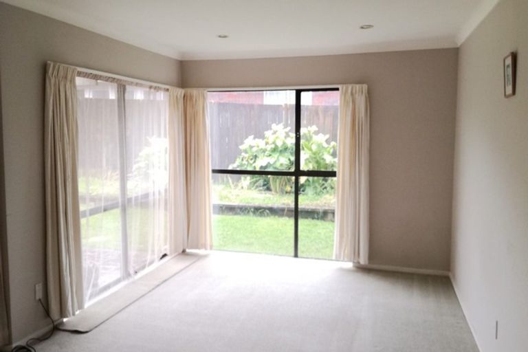 Photo of property in 33 Olena Avenue, Sunnyhills, Auckland, 2010