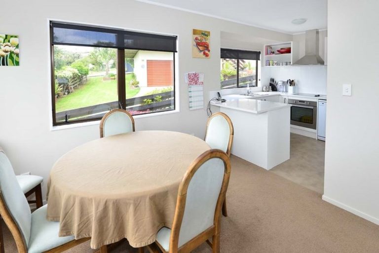 Photo of property in 14 Royalty Rise, Red Beach, 0932