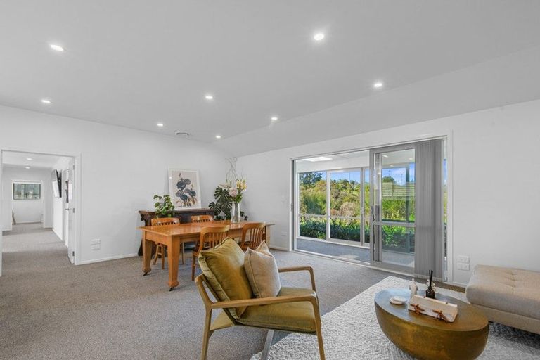 Photo of property in 21 Eric Farley Drive, Kumeu, 0810
